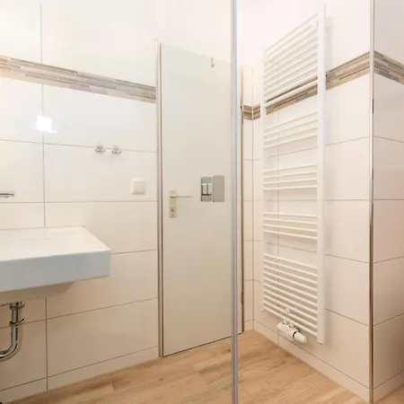 Trafalgar 355 Apartment